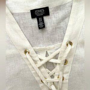 Jones New York White Top ..Size Medium